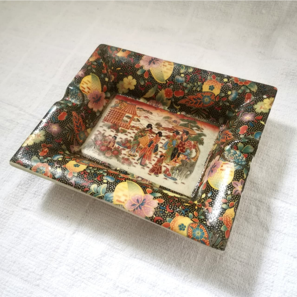 Vintage Hand-painted Royal Satsuma Japan Ashtray / Pajangan Asbak Keramik Hand-painted Royal Satsuma