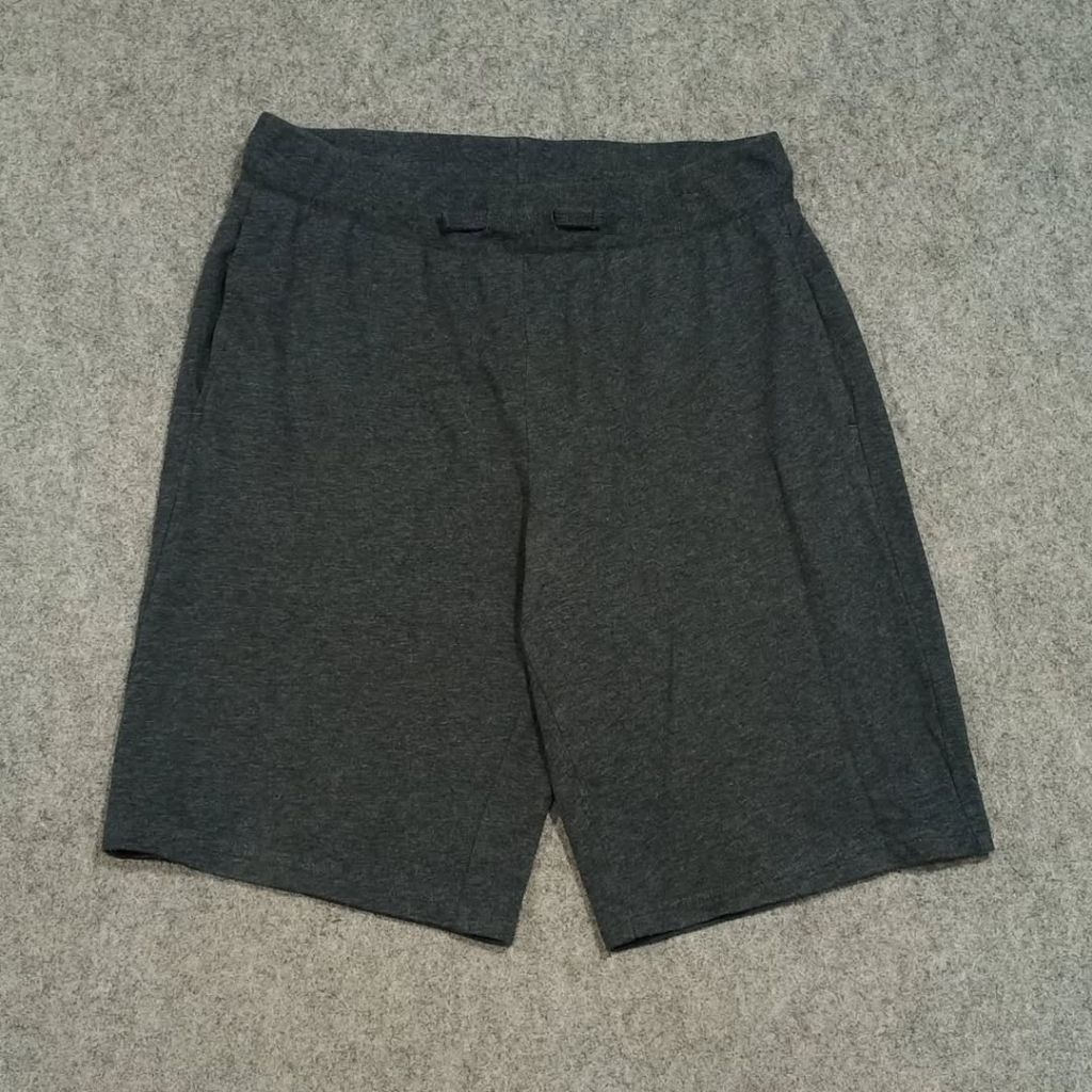 Celana pendek GIORDANO size M second celana bahan celana santai