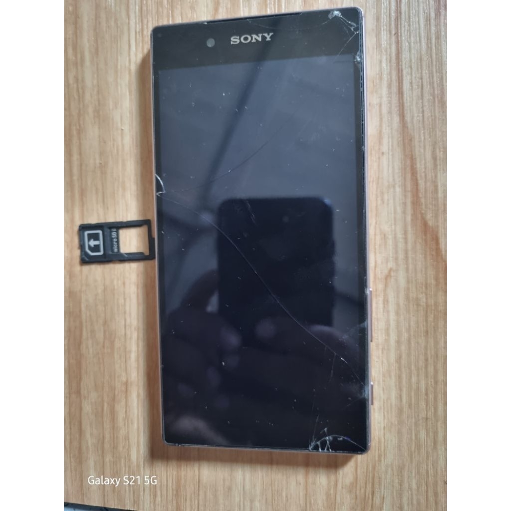 MESIN SONY Z5 NORMAL LCD PECAH DOCOMO  UNIT MASIH UTUH SESUAI PIC ALL OPERATOR