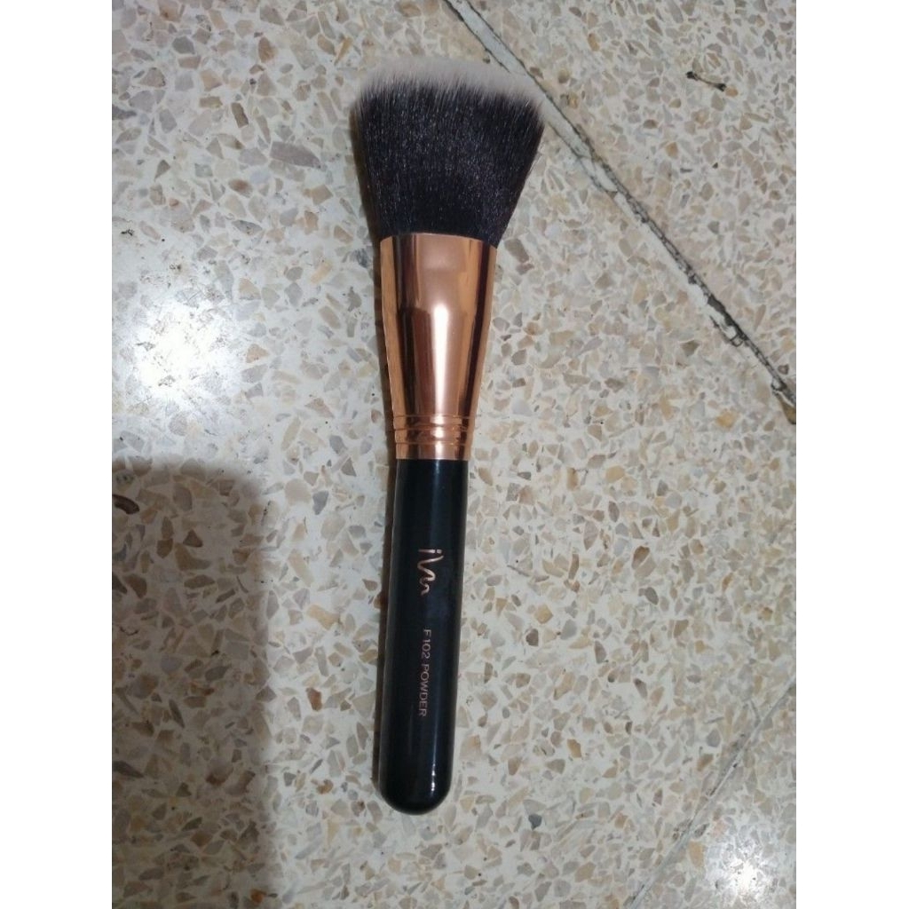 powder brush preloved