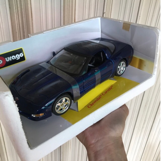 Diecast 1/18 CHEVROLET CORVETTE - Bburago