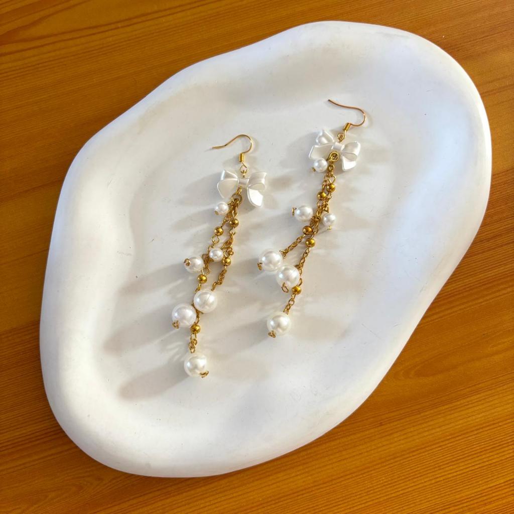 Gayawinna Anting Juntai Panjang Pita Putih Mutiara Elegan Fashion Kekinian GAJ009