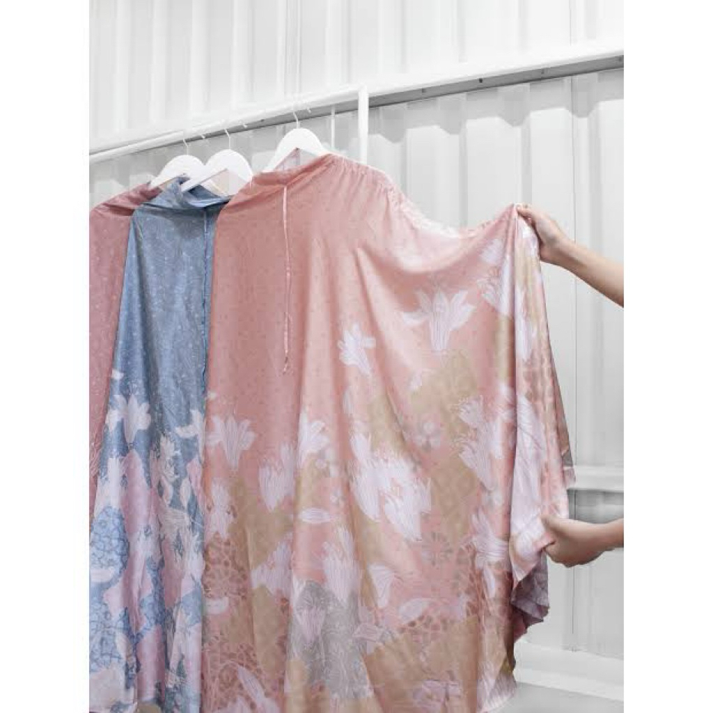 Buttonscarves Maharani Prayer Robe As is