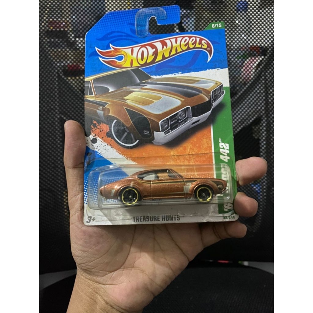 hot wheels treasure hunt Olds 442 bluecard