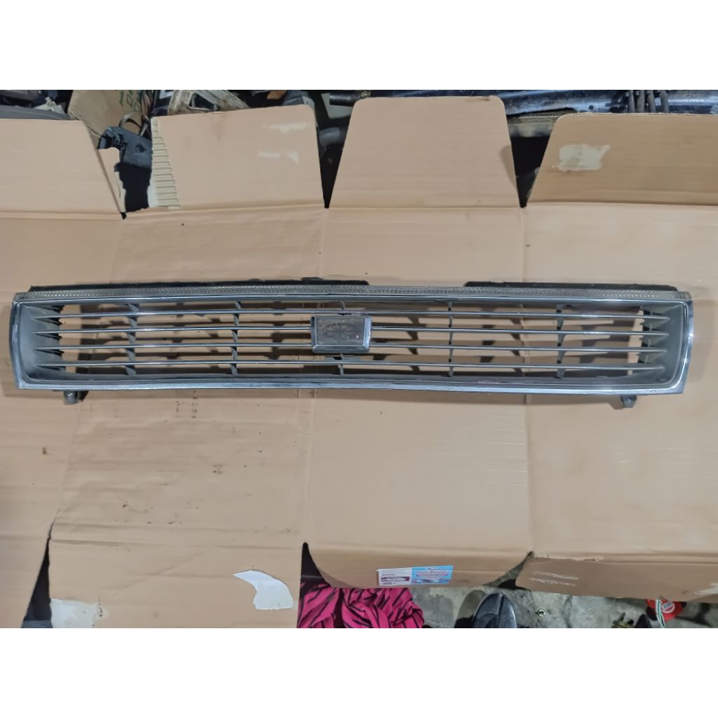 Grill depan Toyota Corona exsaloon st171