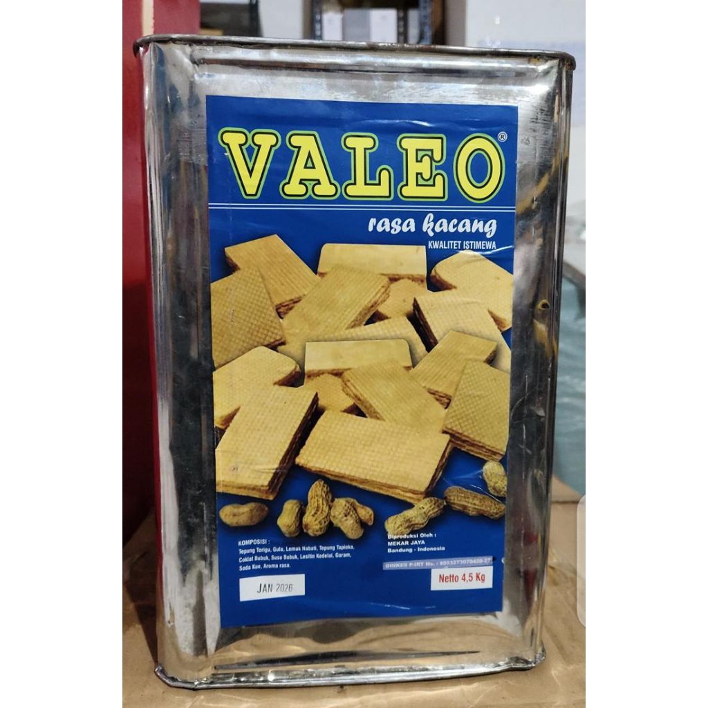 1 blek kaleng wafer rasa kacang valeo berat 4.5 kg enak renyah kadaluarsa lama masih fresh