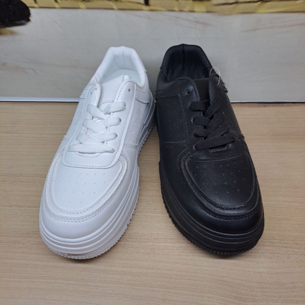 Sepatu sneaker ST.MORITZ