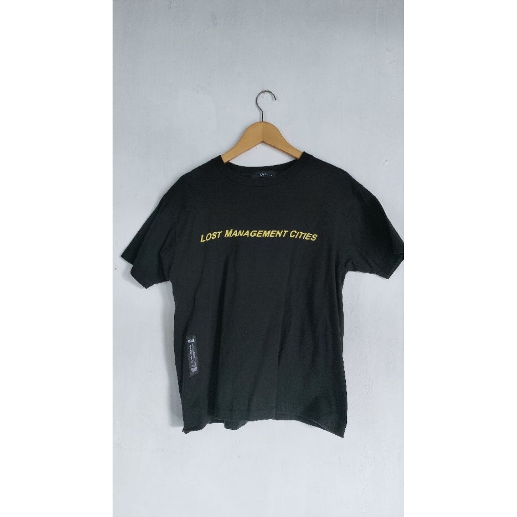 Kaos hitam second brand LMC