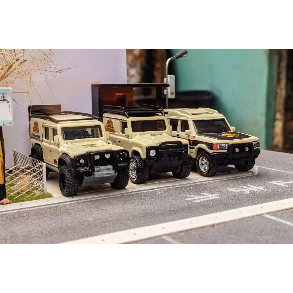 Hot Wheels & Matchbox Land Rover Camel Thropy Overlanding