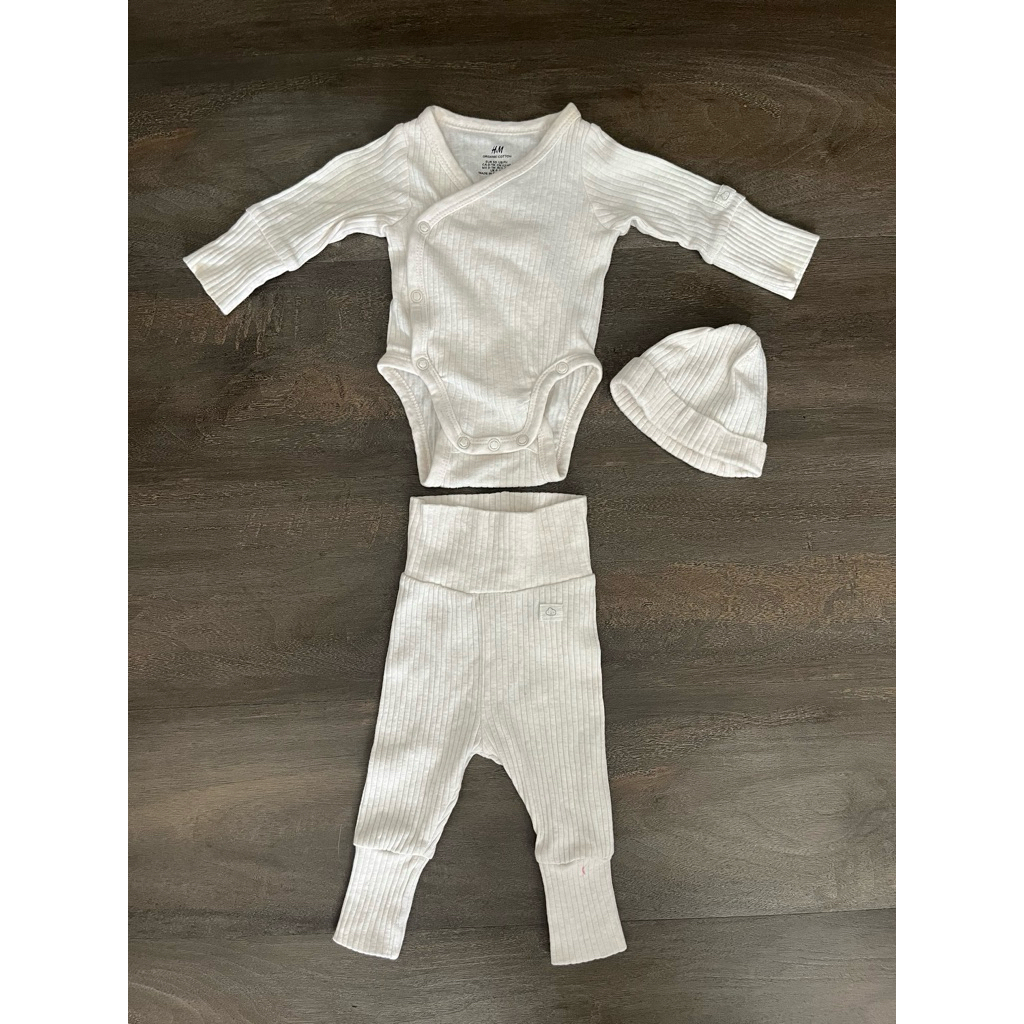 Preloved One Set Baju Baby + Topi H&M