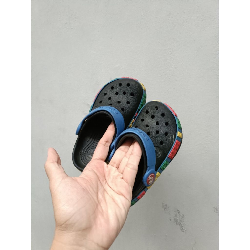 crocs second anak cowok