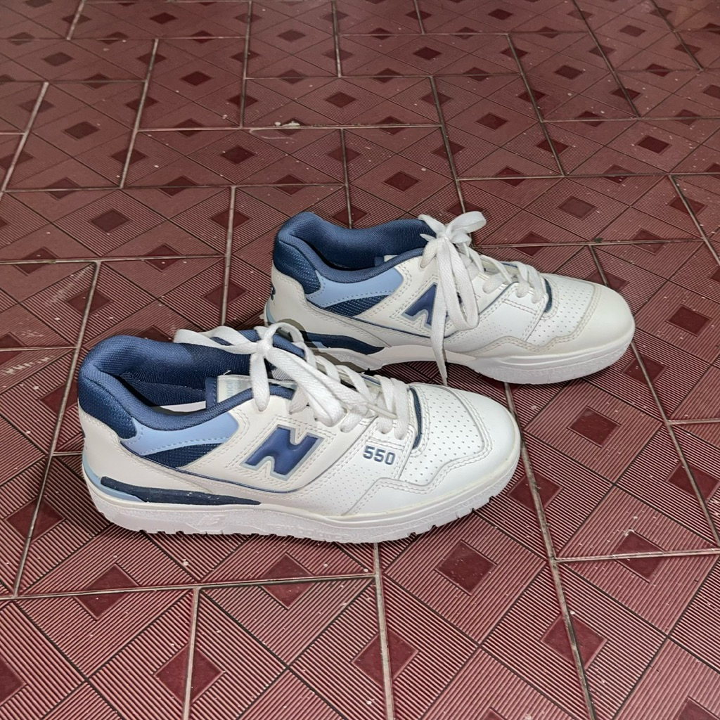 SEPATU WANITA NEW BALANCE 550 PUTIH WHITE BIRU BLUE(PRELOVED)