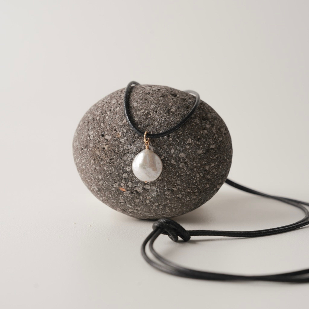 Glossiethinc - Pearl Cord Necklace Kalung Mutiara Asli