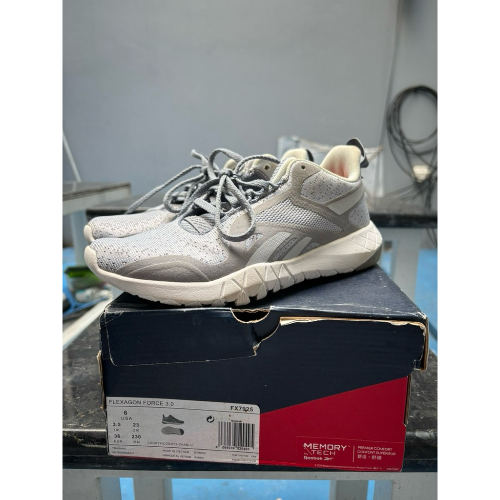 sepatu reebok flexagon