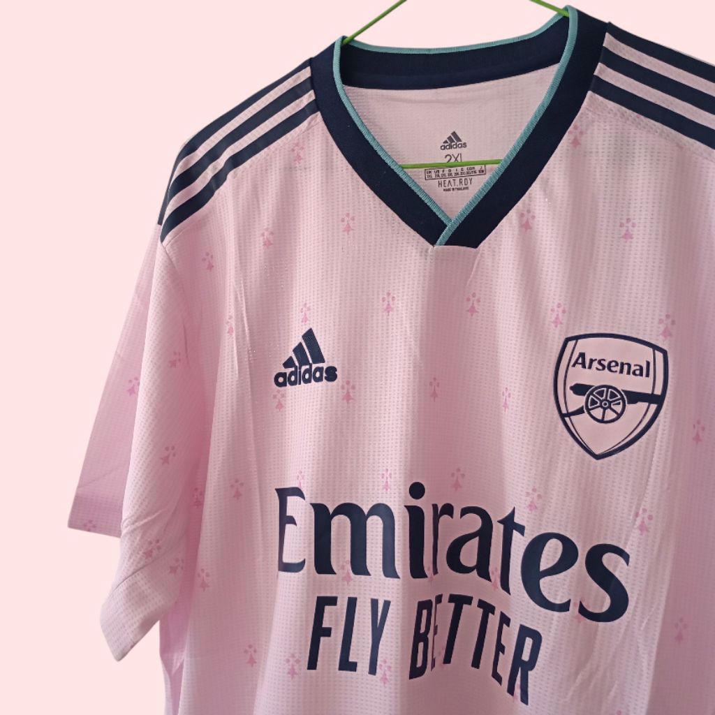 Arsenal 3rd 22/23 Player Issue