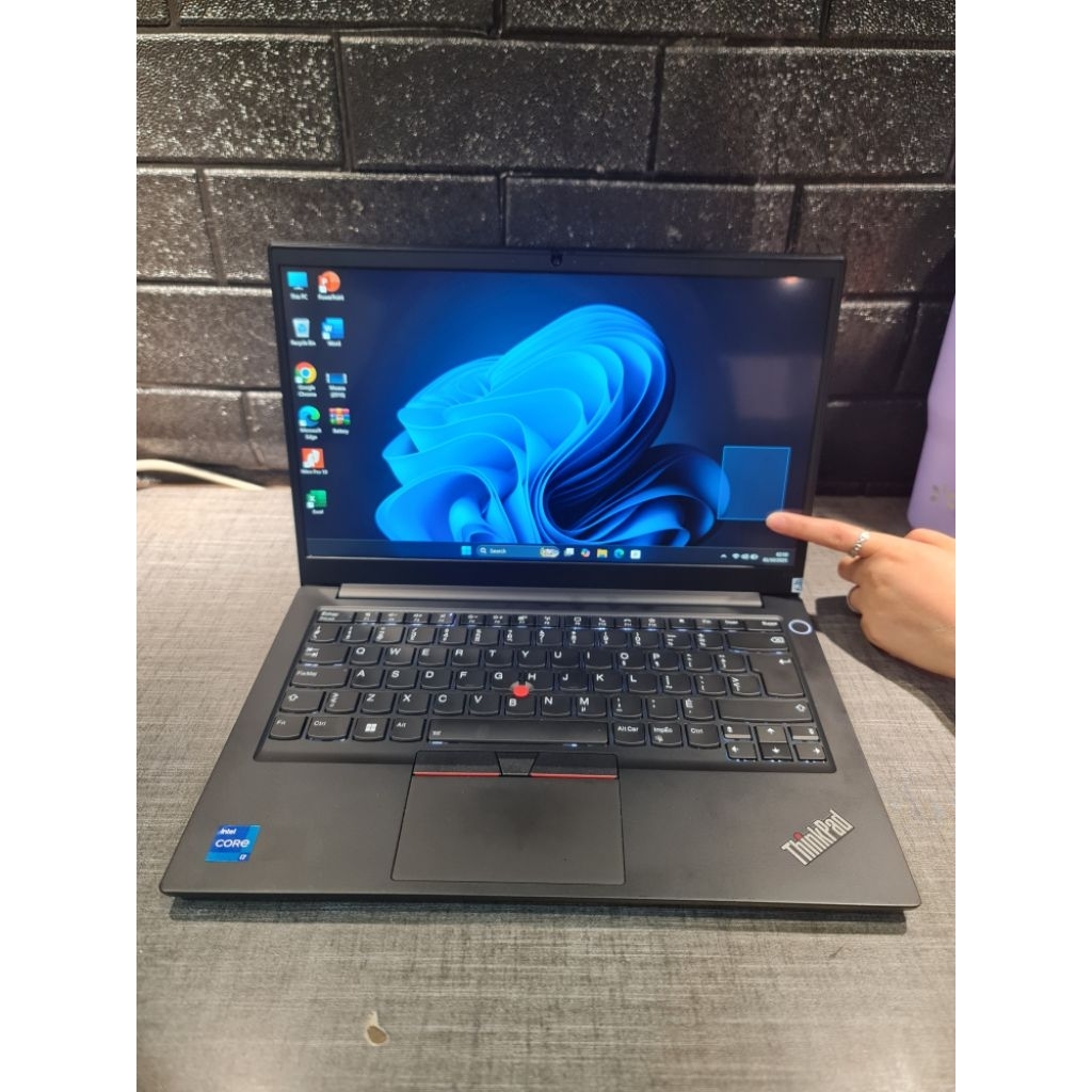 Laptop Lenovo Thinkpad E14 G2 Touchscreen Core i7 1165G7 (11th Gen) Ram 16GB Ssd 512GB Layar 14in To
