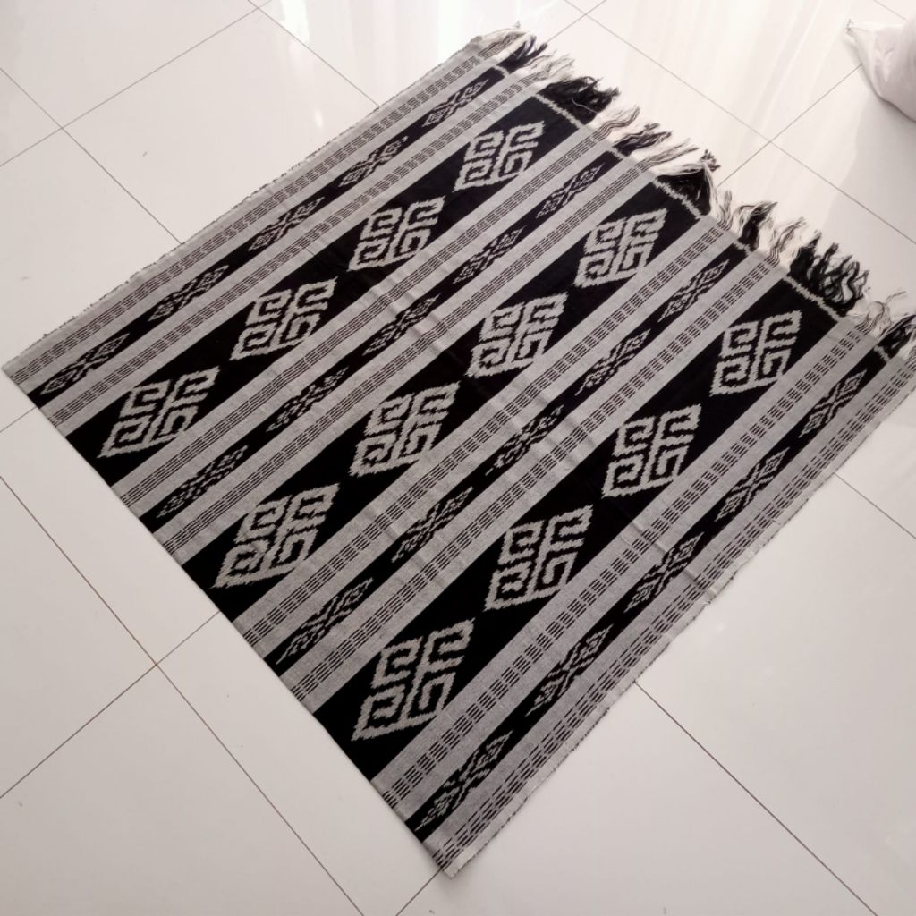 KAIN TENUN BLANKET TRADISIONAL TROSO JEPARA MOTIF TORAJA ABU HITAM, KAIN TENUN ETNIK NUSANTARA, KAIN