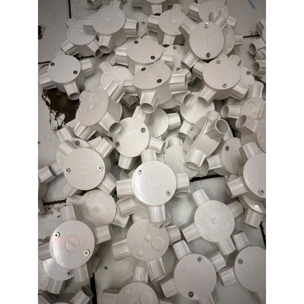 T dus Tee dus Clipsal 4 way