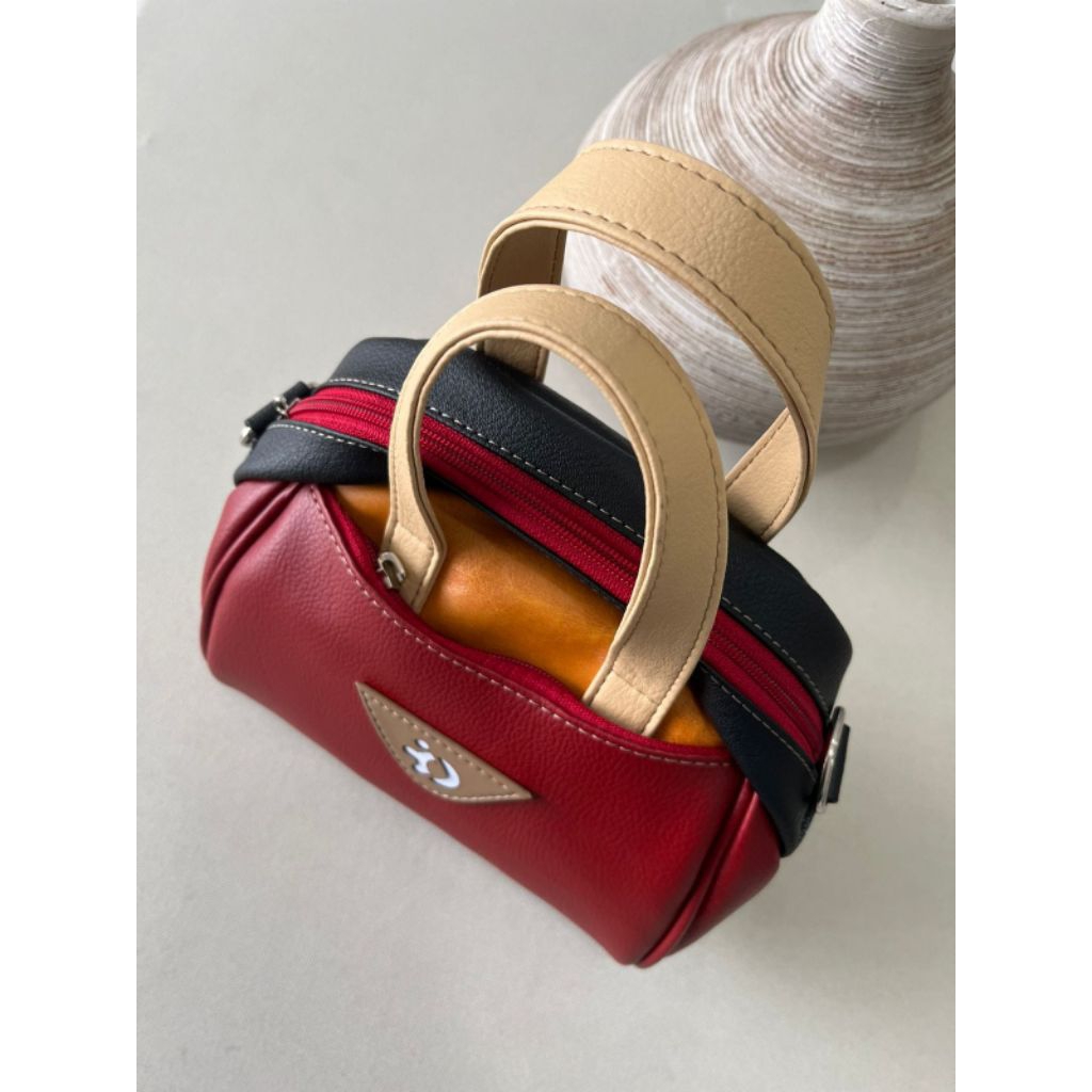 Preloved Gotosovie HOERA Slingbag - Tas Mini Sling Kulit Wanita Elegant. Tas Sling Mini, Muat Banyak