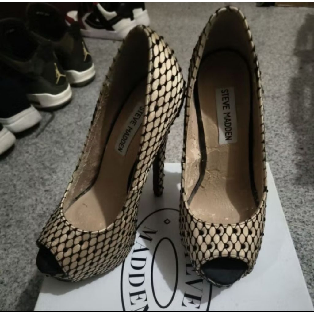 sepatu steve madden heels gold black original