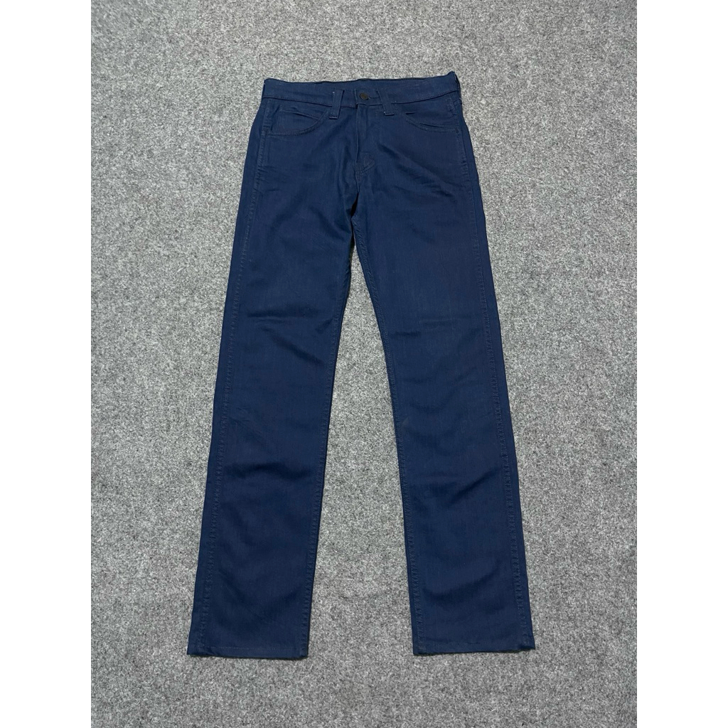 Celana chinos Levis 513