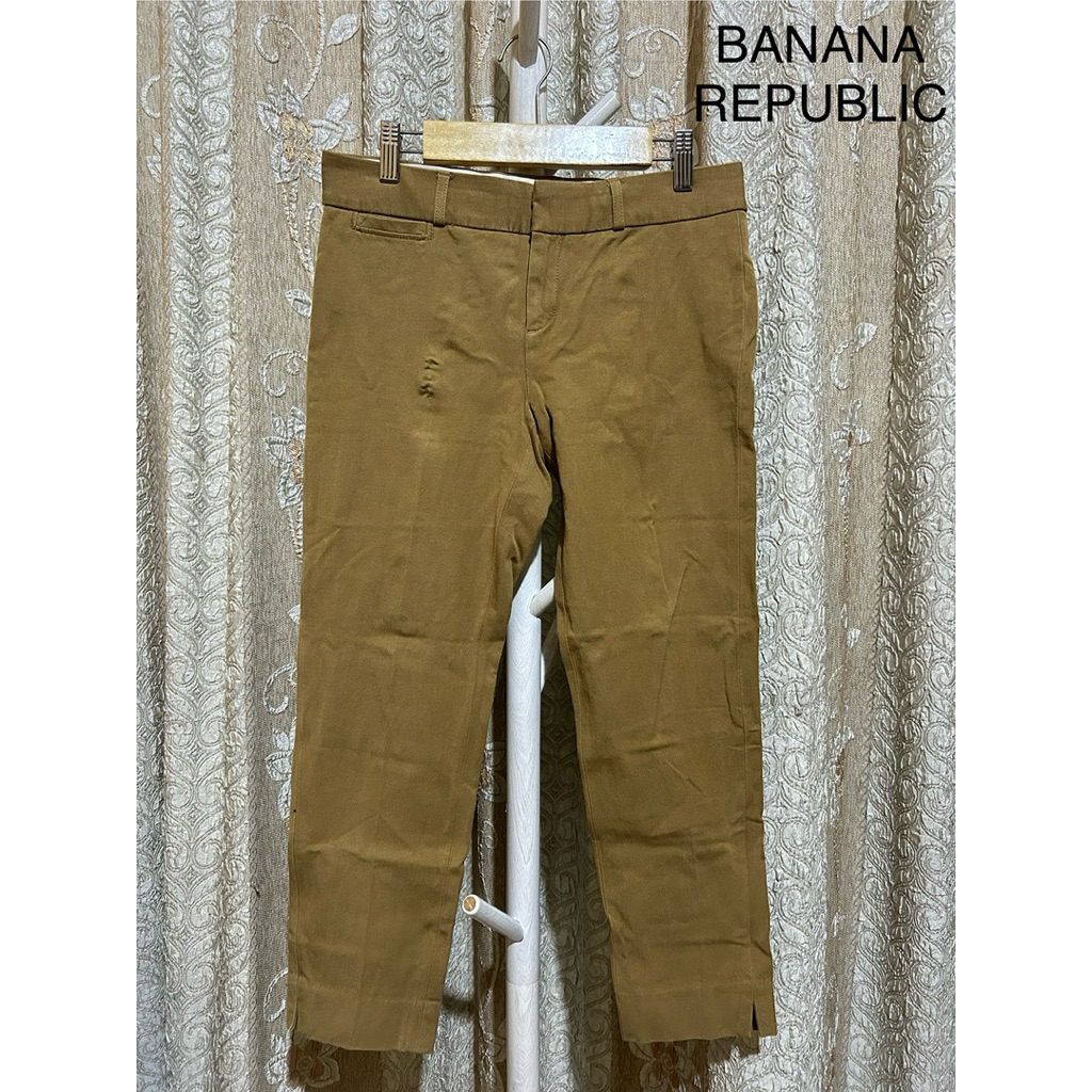 CELANA BANANA REPUBLIC