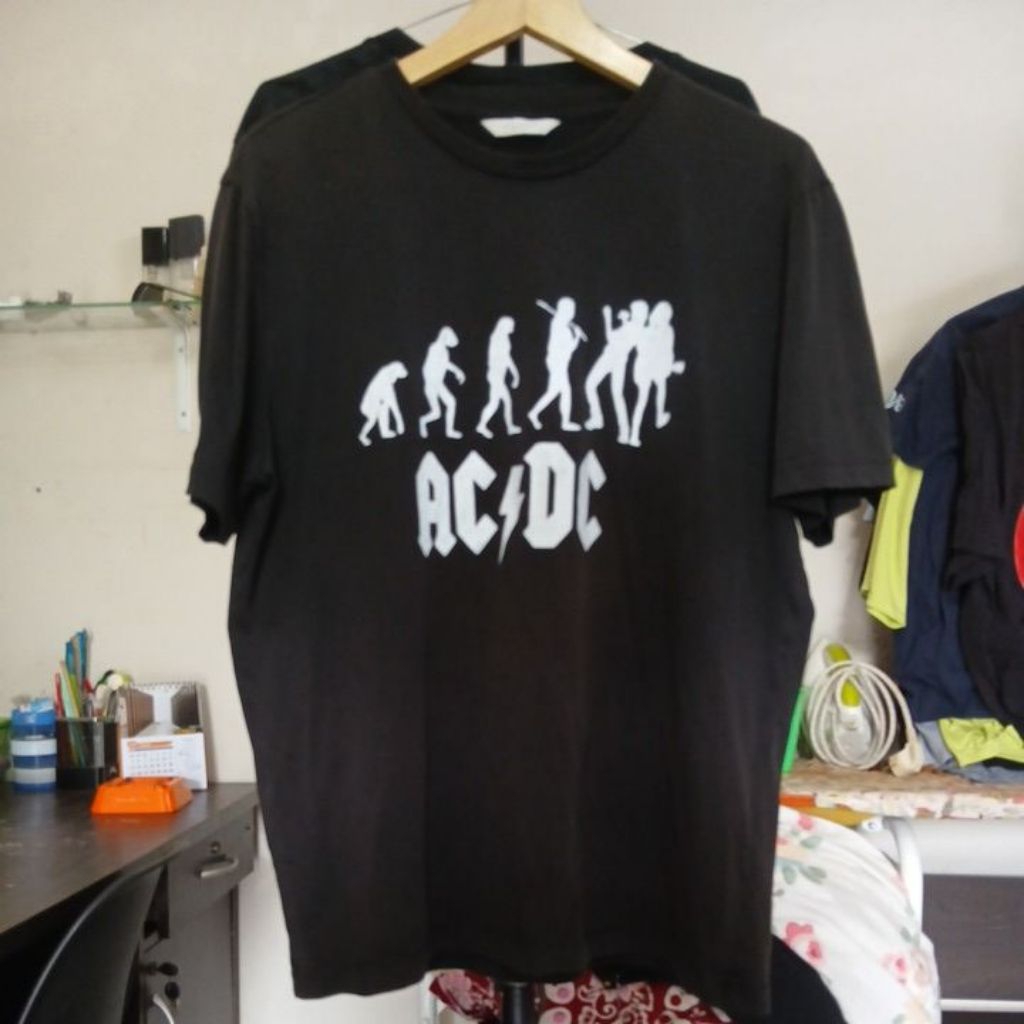 Kaos katun warna hitam MIND BRIDGE x ACDC second Original kerah kencang LD 112CM Pjg 69cm mulus no m