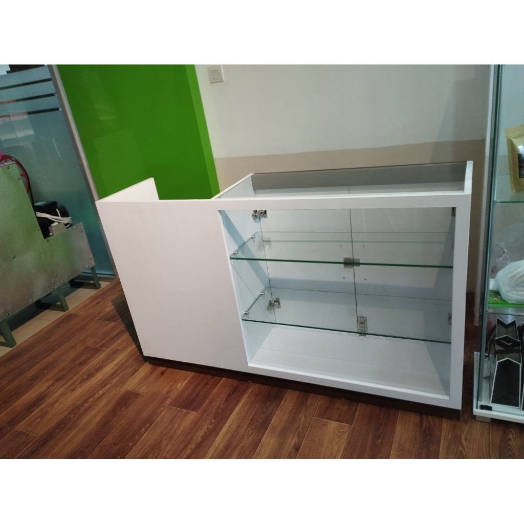 Meja Kasir Etalase Kaca Apotek/Toko