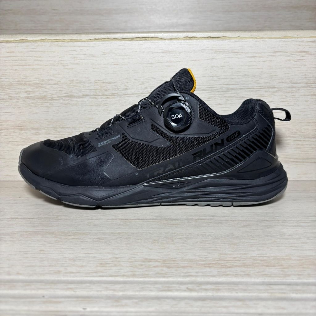 SEPATU OUTDOOR TREKKING HIKING & RUNNING LECAF BOA SYSTEM / TALI PUTAR SECOND ORIGINAL  [ MURAH ]