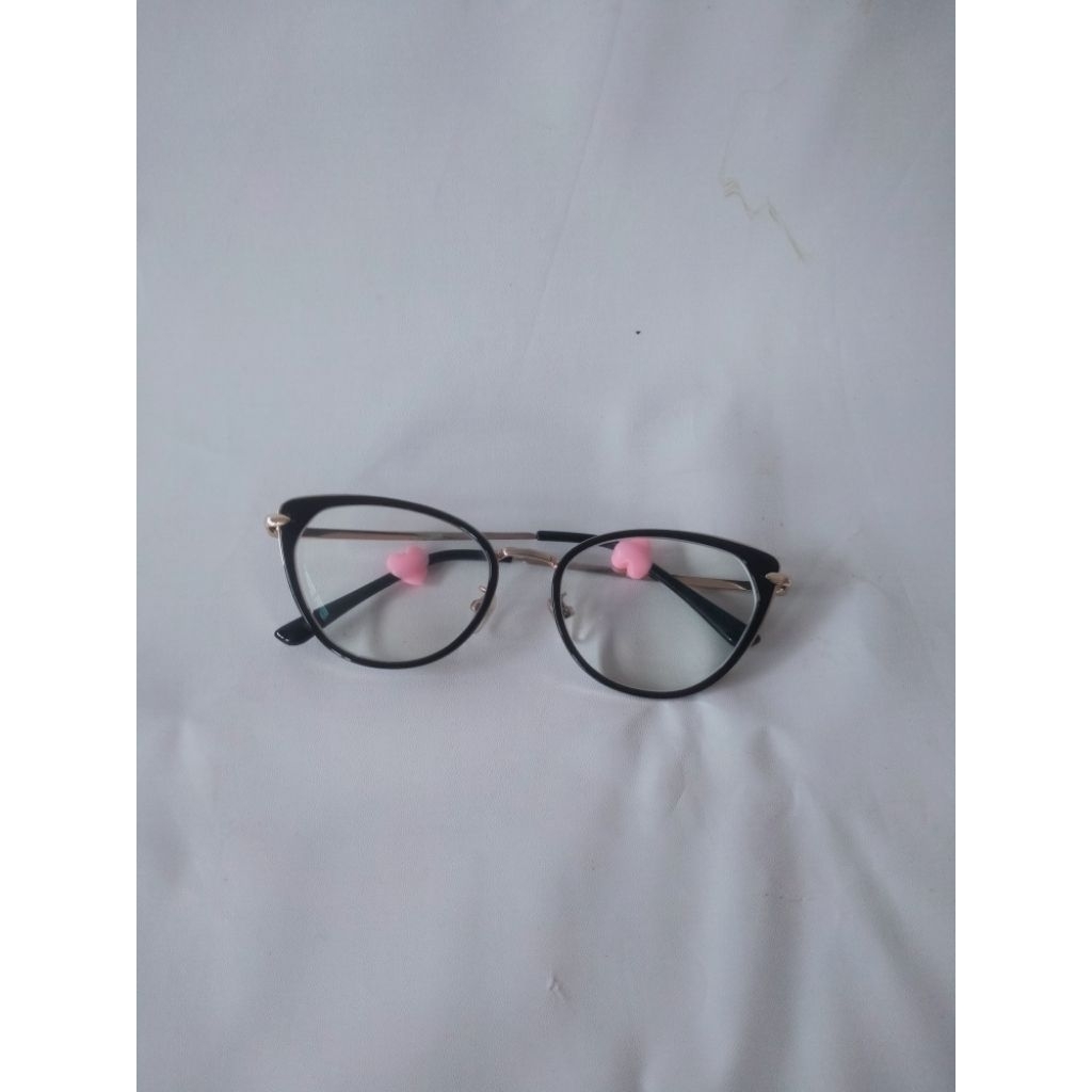 kacamata cat eyes