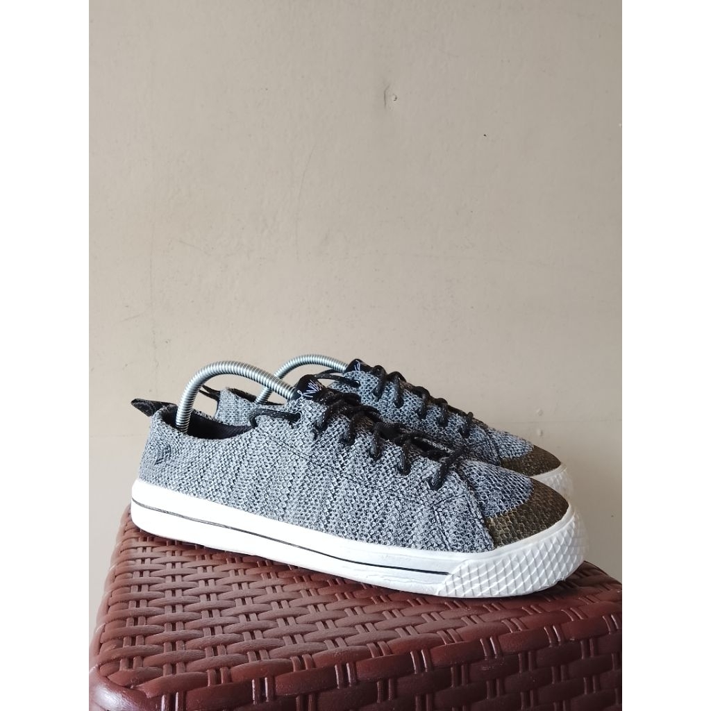 preloved sepatu pria Columbia bahan rajut ringan Size 42.3 insole 27cm