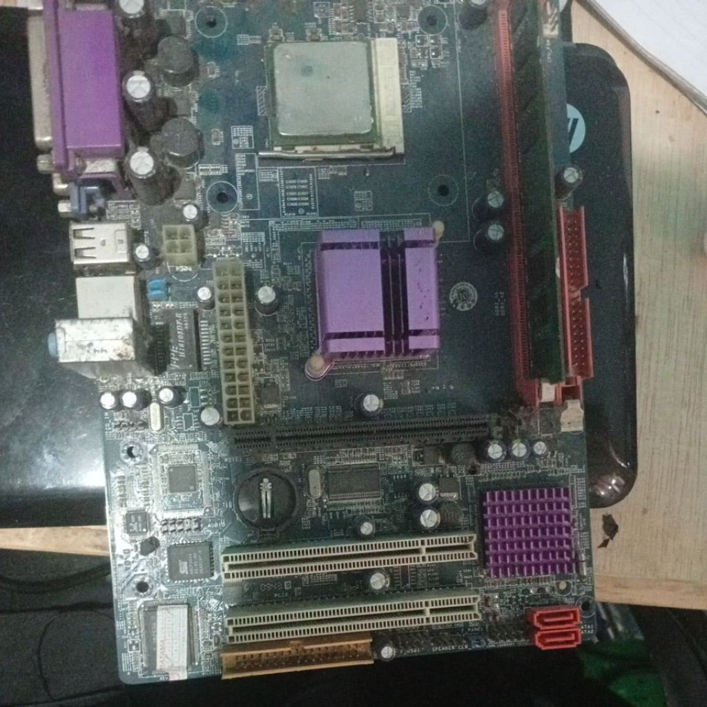 paketan motherboard prosesor pentium 4