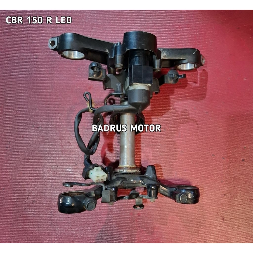 T segitiga atas bawah set CBR 150R Led Facelift original copotan normal