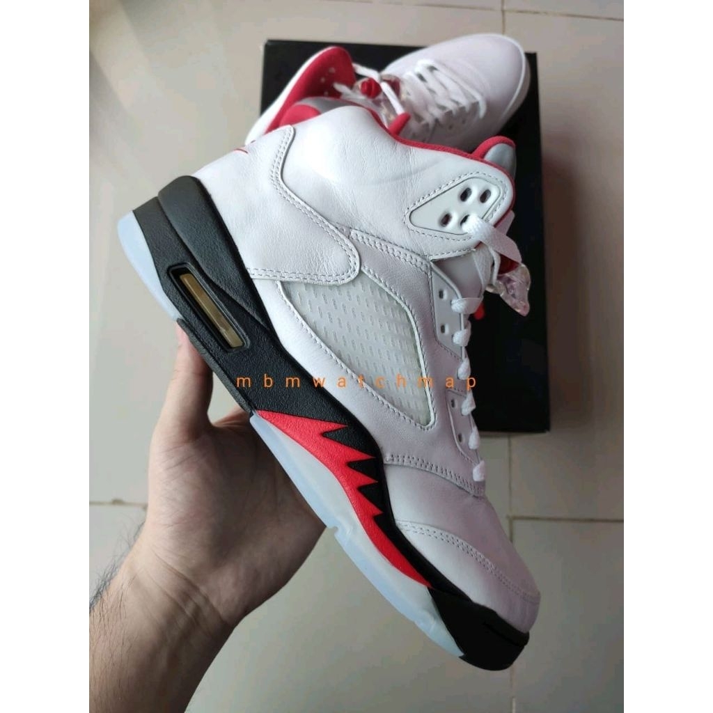 AIR JORDAN 5 RETRO FIRE RED BLACK US 9 EUR 42.5