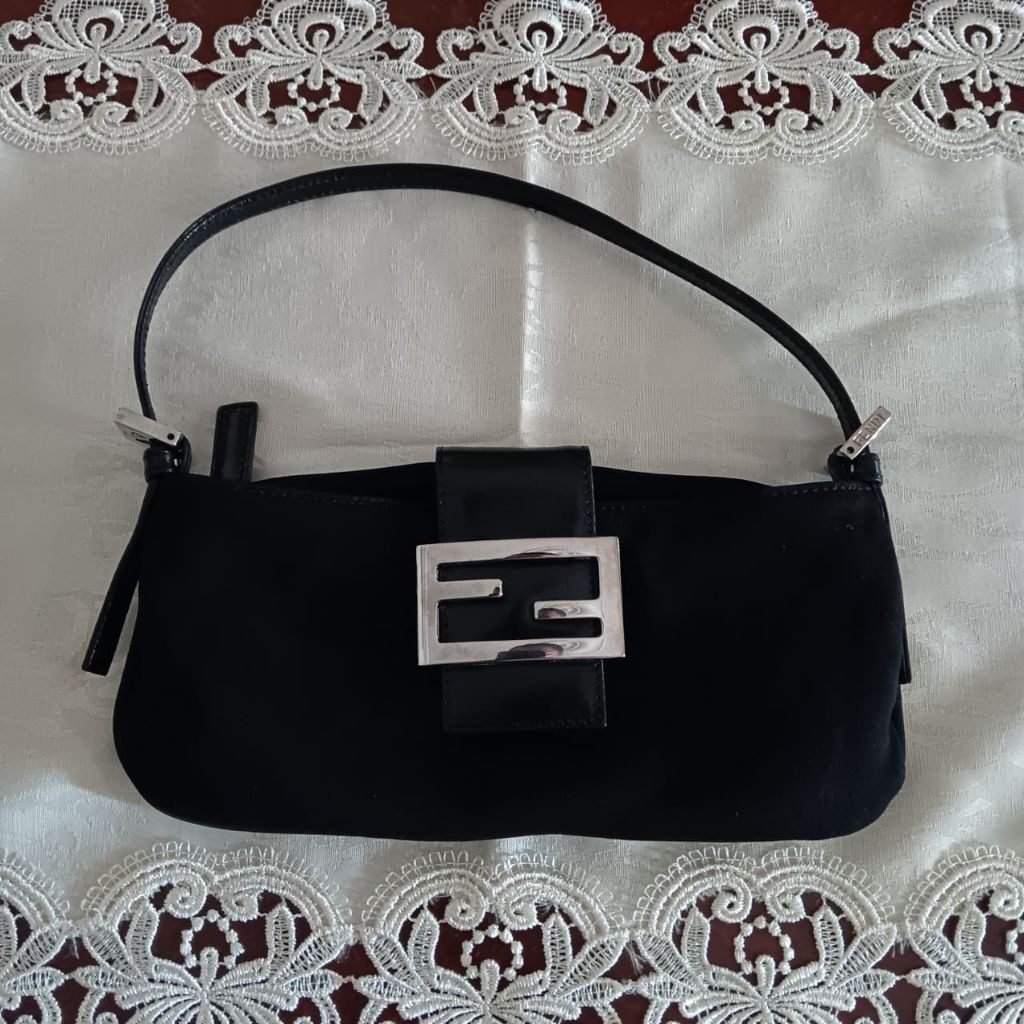 Fendi Baguette Handbag Black Vintage Asli