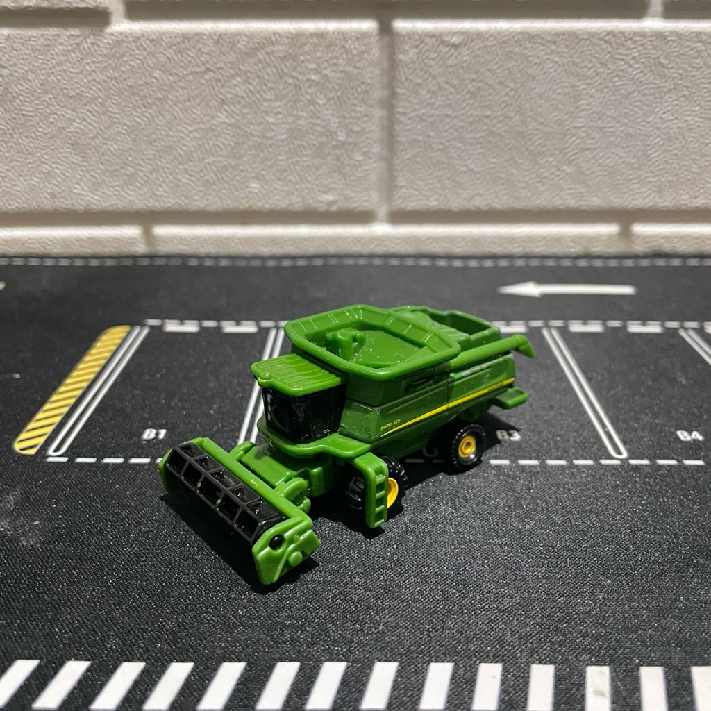 Mainan Diecast Tomica John Deere Combine 9670STS No.28 - Alat Berat Loose
