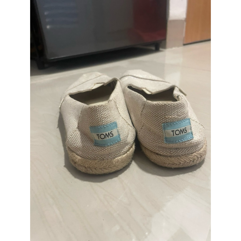 preloved toms sneakers 39