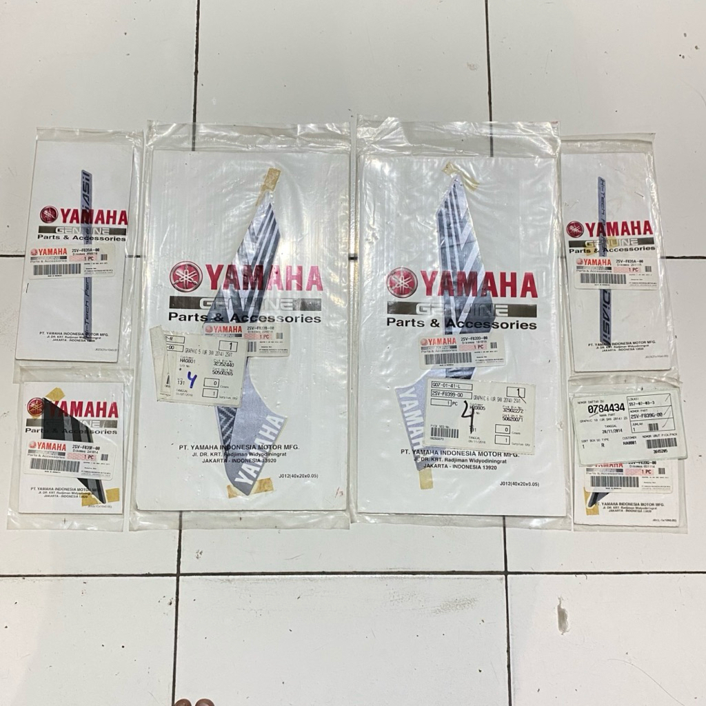 striping stiker SAYAP Body depan set Yamaha Xeon GT 125 2014 hitam original YGP