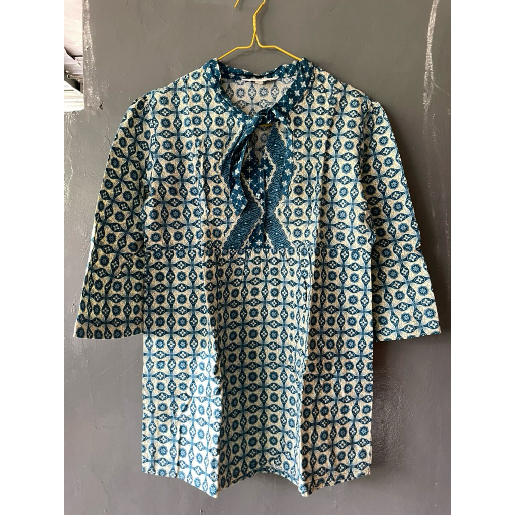 preloved atasan blouse batik kerja wanita St-Yves