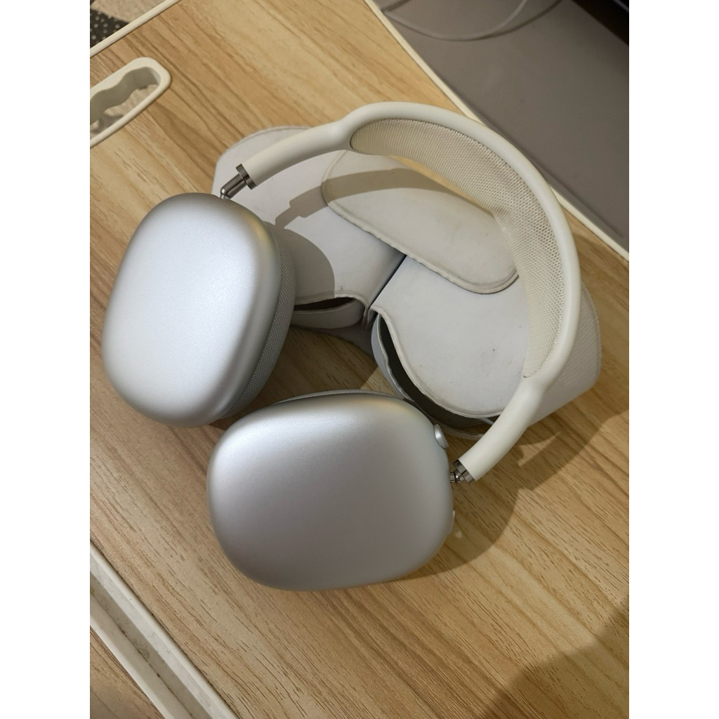 PRELOVED - airpod max