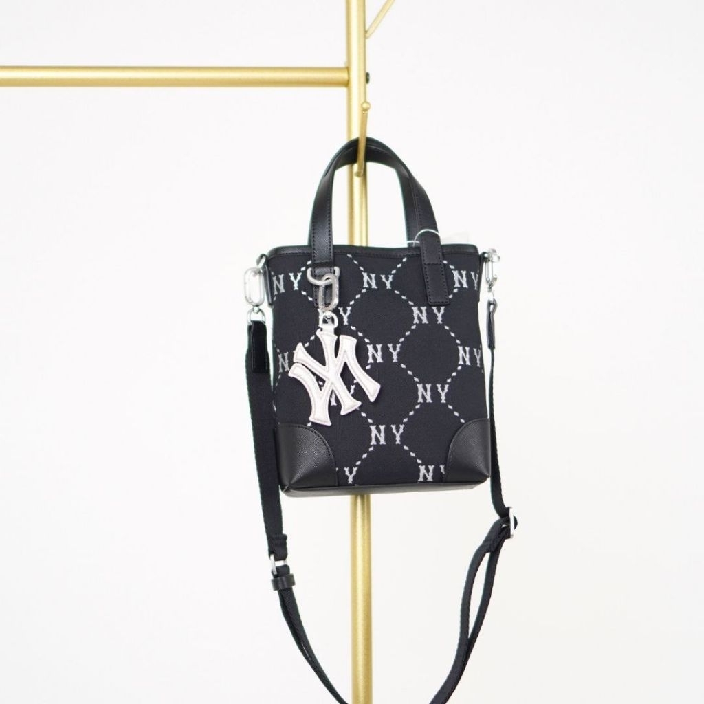MLB NY NY Yank ees Dia Monogram Jacquard Mini Cross Bag Black