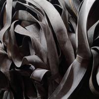 Tali karet ban bekas untuk ikat barang