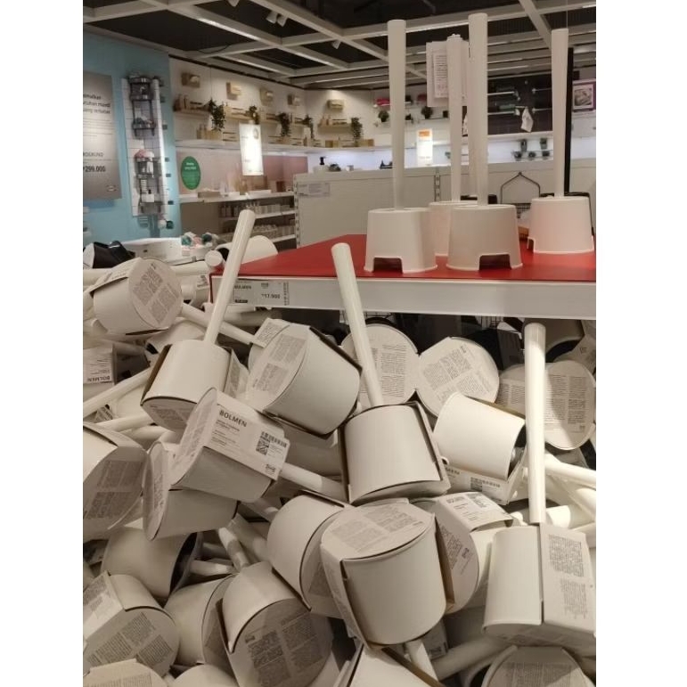 BOLMEN tempat dan sikat WC IkEa