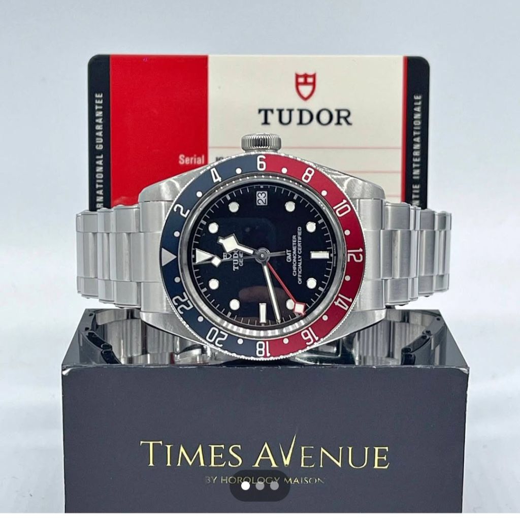 Jam tangan pria Tudor black bay