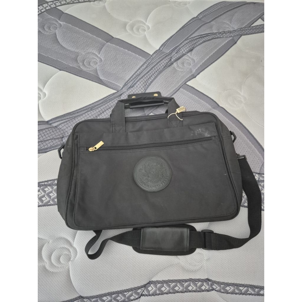 PRELOVED TAS l Tas Laptop Besar Warna Hitam Polos Merk Gianfranco Ferre Bekas