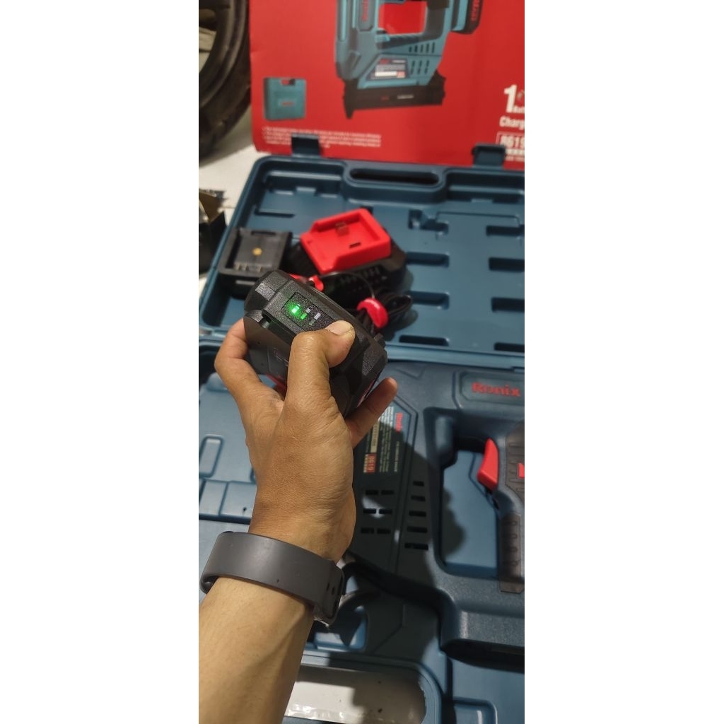 BATERAI RONIX LXT 8690 + CHARGER FAST CHARGER RONIX LXT 8692