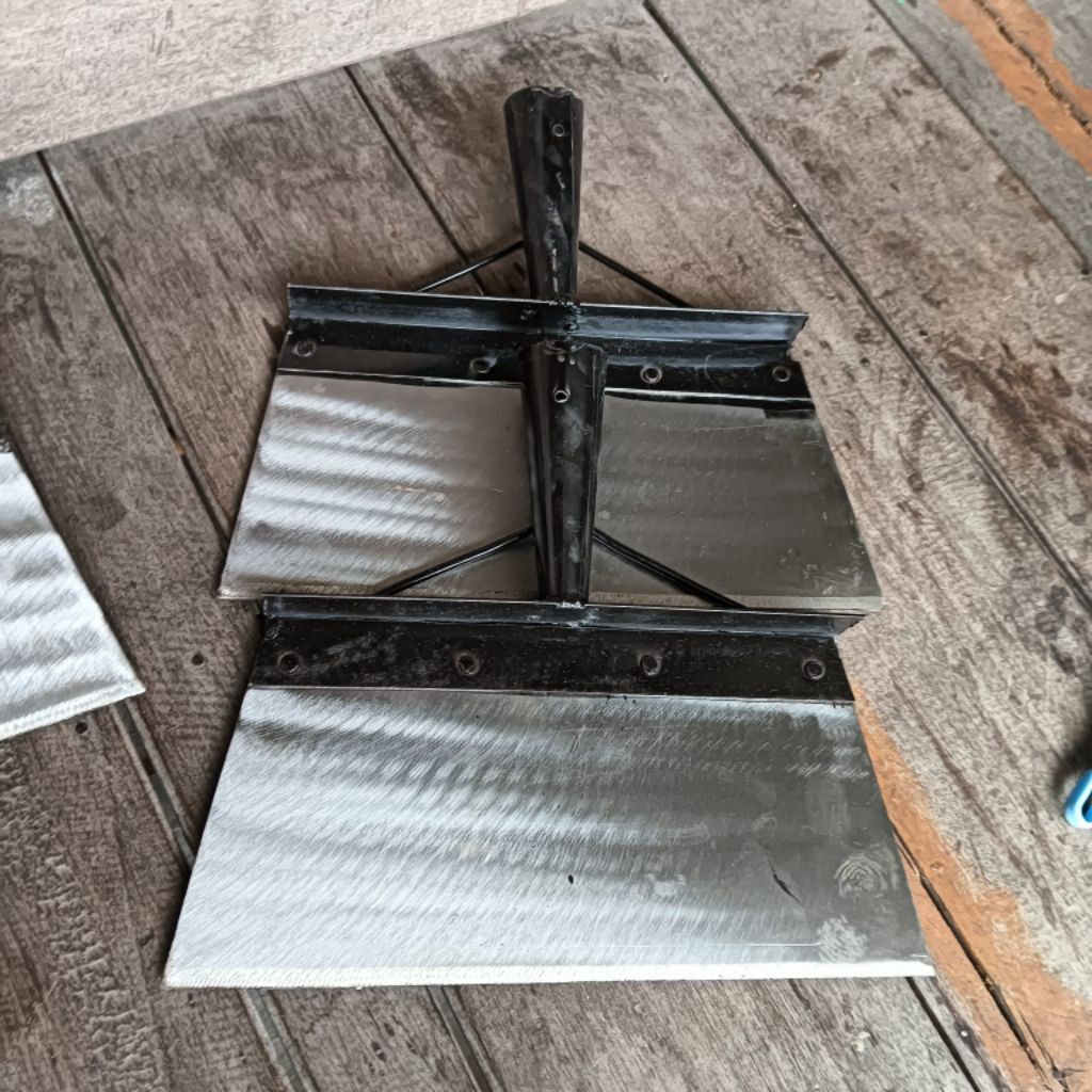 SEKOP KOTORAN SAPI/SEKOP LUMUT/SEKOP KOTORAN