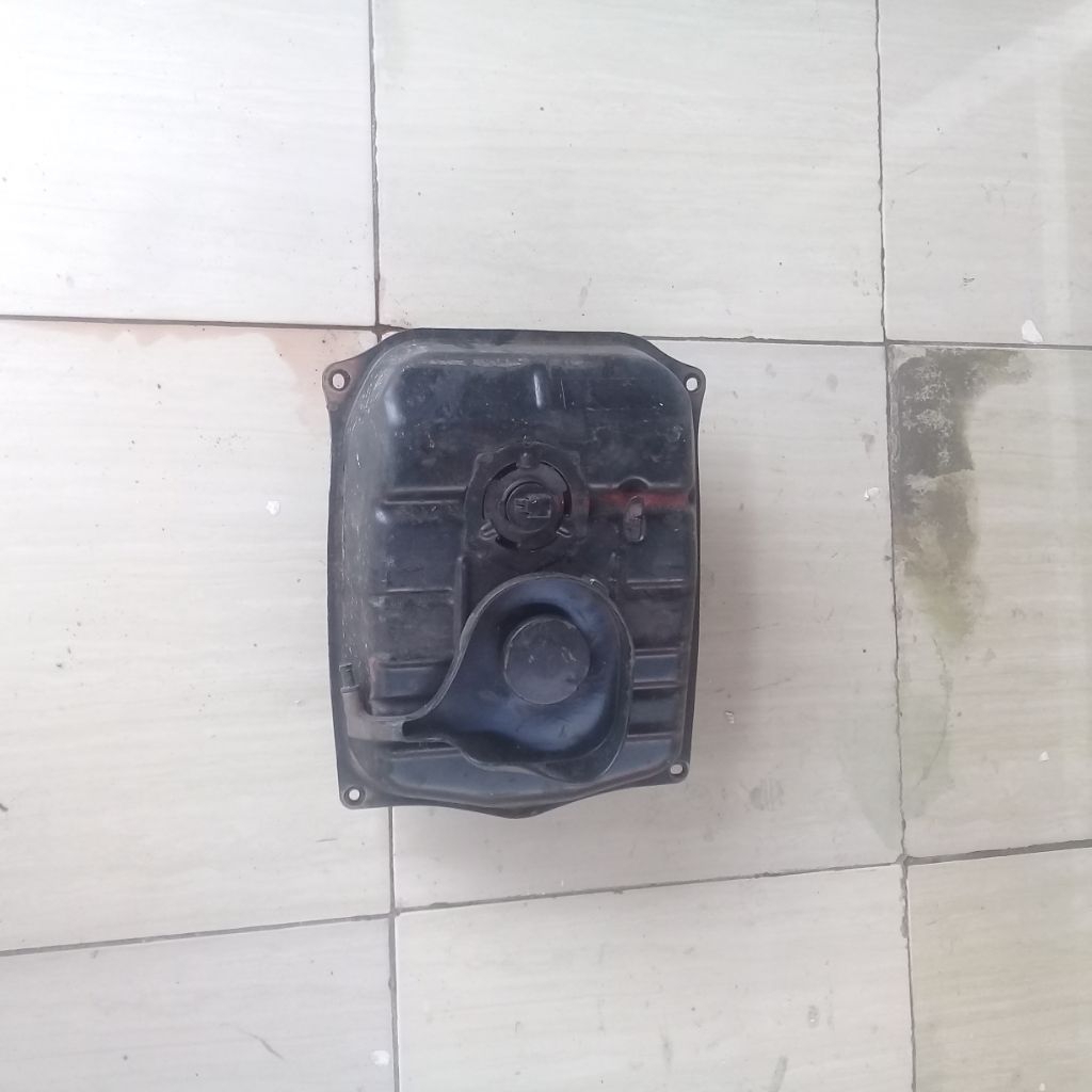 Tangki bensin motor suzuki axelo bekas