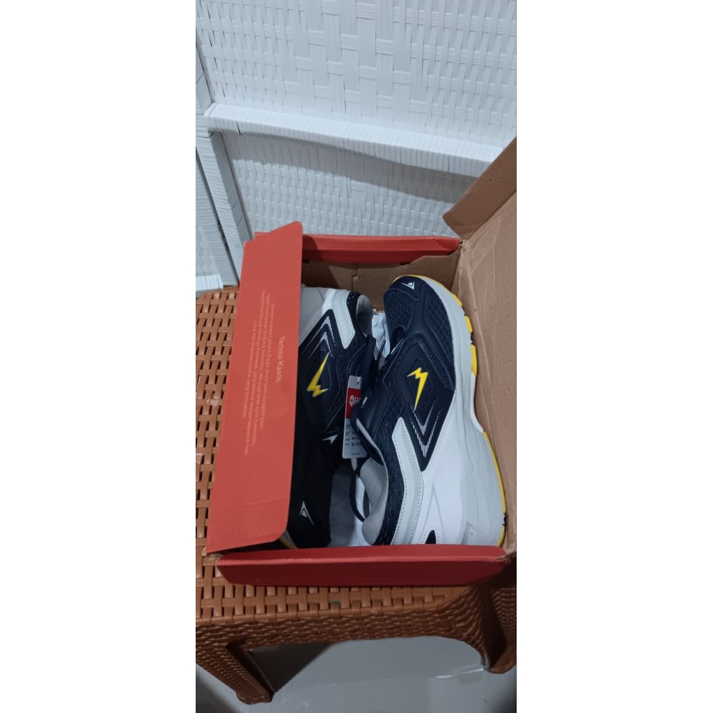 Sepatu Running merk Eagle second