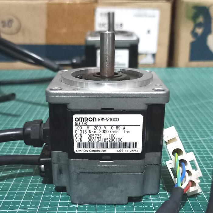 Omron R7M-AP10030 Servo Motor 100 W 200 V